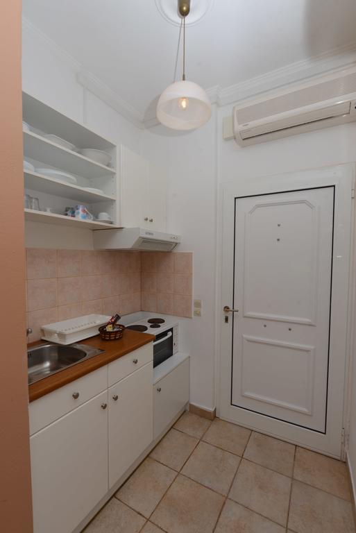 Roula's & Appartement Akharavi