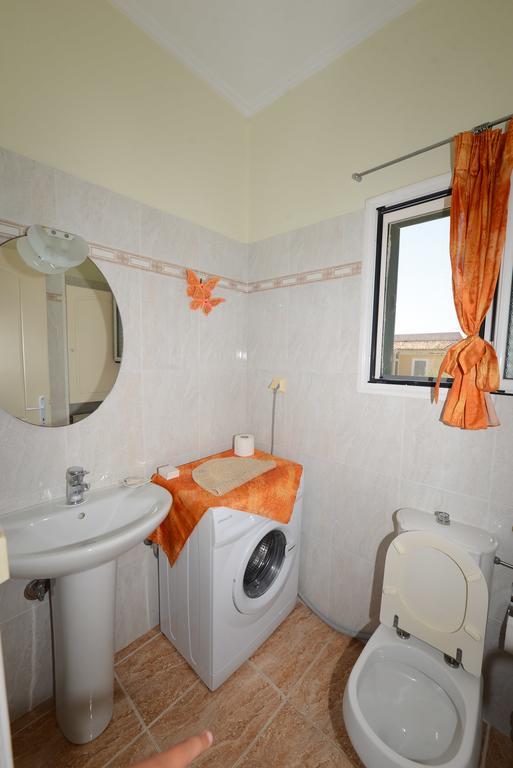 Roula's & Appartement Akharavi